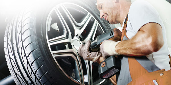 Der Reifenwechsel im autowerk Düsseldorf Reifenwechsel im autowerk Düsseldorf - Ihr Reifenprofi